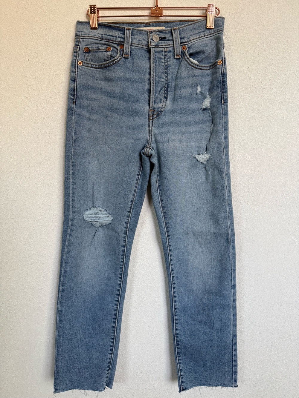 Levi’s Wedgie Straight Jeans Women’s Size 26 Light Wash Distressed Raw Hem - Picture 2 of 10